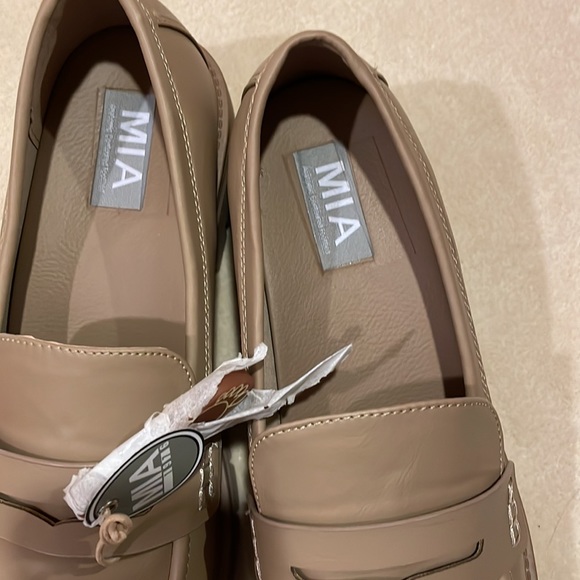 NWT Mia Nixie Chunky Dark Nude Penny Loafers in Size 10 - Picture 4 of 6